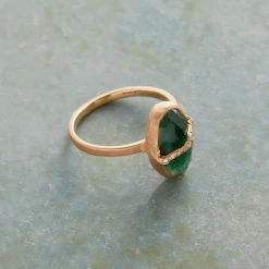 Sparkling Emerald Ring