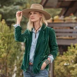 Beau Velvet Blazer - Petites -Sundance Sales 2024 def6cc80 f62e 4904 b91b fb74d9221982